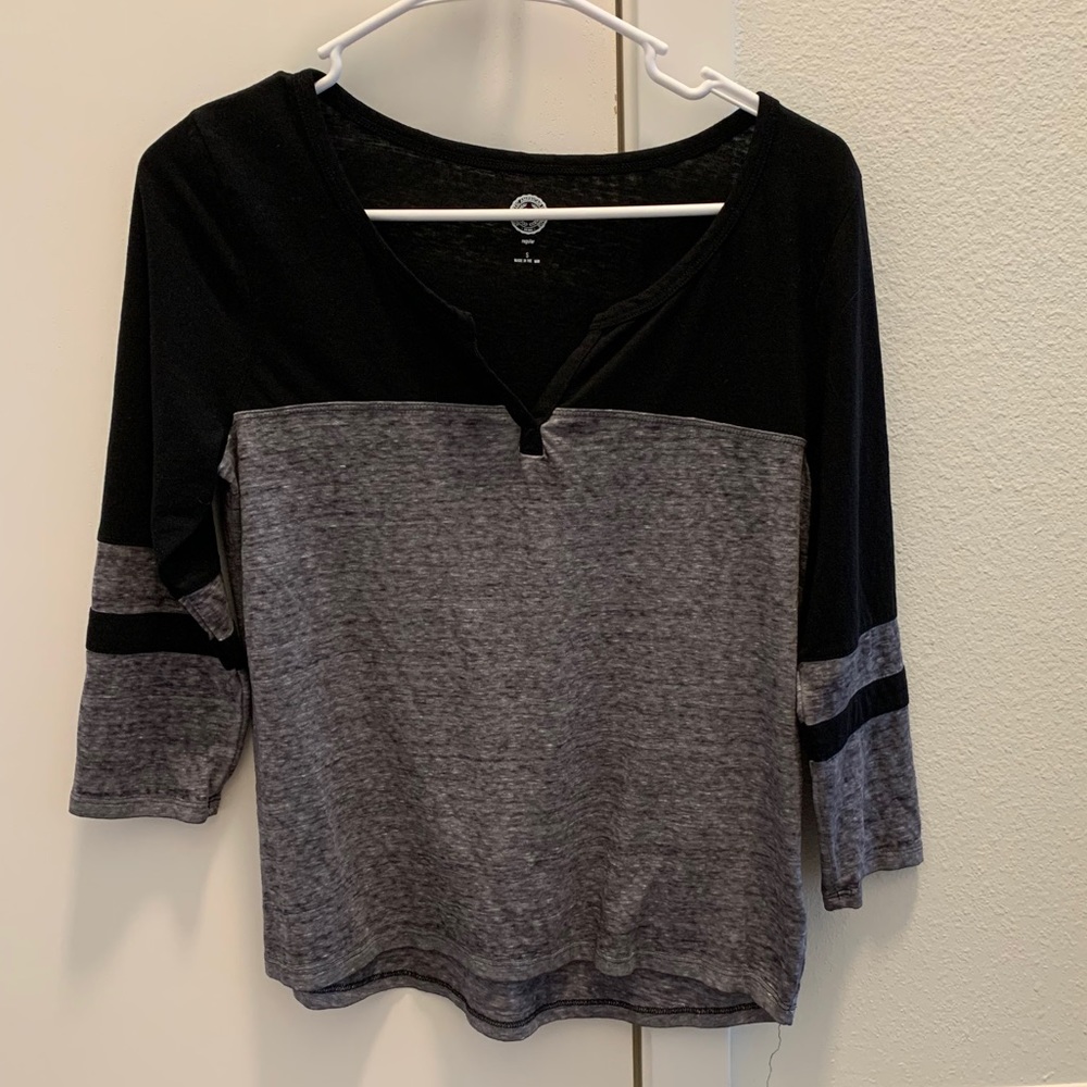 Dark gray/black top